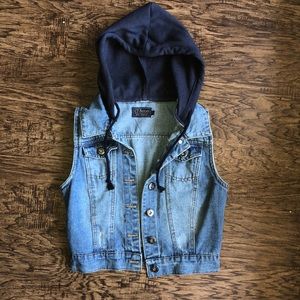 Small Hooded Jean Vest
